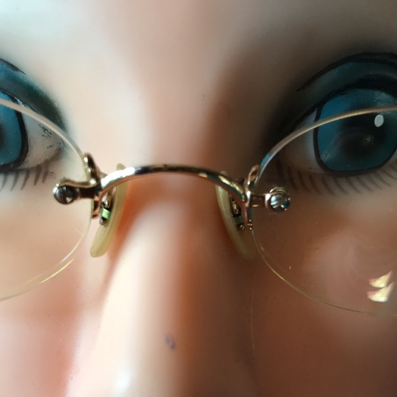 Petite gold Oliver Peoples eyeglass frames in excellent condition. - Picture 4 of 8